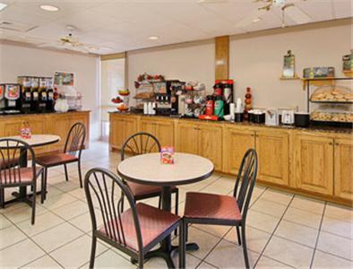 ホテル Ramada Ltd. Conference Center ティフトン レストラン 写真